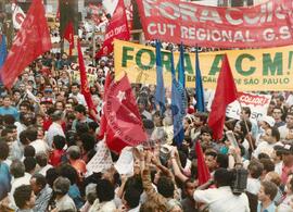 Manifestação pró Impechment - UNE E CUT (São Paulo (Estado), 25 ago. 1992) [fotografia] / Fotógrafo(a) : Juan Pezzeto. -- Ref.: BR-SPMST_MST-SN-CIN_AMP_000384-002090-AMT.