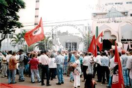 Manifestação em frente ao INCRA (Campo Grande-MS, [sem data]) [fotografia] / Fotógrafo(a) : Marcial G. Congo. -- Ref.: BR-SPMST_MST-SN-CIN_AMP_000614-003479-AMT.