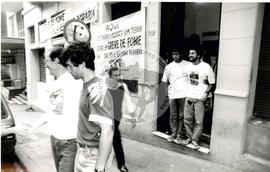 Greve de Fome (Rio Grande do Sul, 15 mar. 1993) [fotografia] / Fotógrafo(a) : Débora Lerrer. -- Ref.: BR-SPMST_MST-SN-CIN_AMP_000464-002708-AMT.