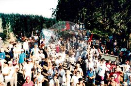 Acampamento " Nova Canudos- Fazenda Engenheiro D'Agua" do MST (Porto Feliz-SP, fev. 1999) [fotografia] / Fotógrafo(a) : Douglas Mansur. -- Ref.: BR-SPMST_MST-SN-CIN_AMP_000046-000260-ACP.