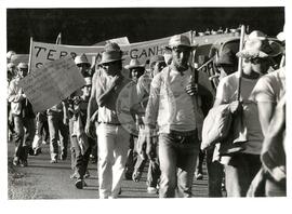 Romaria conquistadora da Terra Prometida (Porto Alegre-RS, 27 mai. 1986) [fotografia] / Fotógrafo(a) : Karine Emerich. -- Ref.: BR-SPMST_MST-SN-CIN_AMP_001956-014966-SPR.