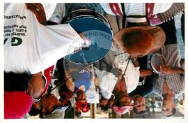 Semana Nacional de Cultura Brasileira e Reforma Agrária (Rio de Janeiro-RJ, 18 mar. 2002) [fotografia] / Fotógrafo(a) : João Laet. -- Ref.: BR-SPMST_MST-SN-CIN_AMP_001810-013039-NDT.