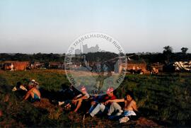 Visita a acampamento do MST [sem identificação] (Espírito Santo, [sem data]) [fotografia] / Fotógrafo(a) : Arquivo MST. -- Ref.: BR-SPMST_MST-SN-CIN_AMP_000006-000040-ACP.