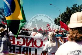 Congresso Nacional do MST, 3o (Distrito Federal (Brasil), 25 jul. 1995) [fotografia] / Fotógrafo(a) : Douglas Mansur ; Débora Lerrer. -- Ref.: BR-SPMST_MST-SN-CIN_AMP_000708-004357-CGR.