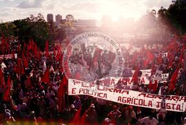 Congresso Nacional do MST, 3o (Distrito Federal (Brasil), 25 jul. 1995) [fotografia] / Fotógrafo(a) : Douglas Mansur ; Débora Lerrer. -- Ref.: BR-SPMST_MST-SN-CIN_AMP_000708-004373-CGR.