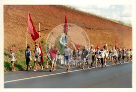 Marcha Nacional do MST (Goiânia-GO, abr. 1997) [fotografia] / Fotógrafo(a) : Arquivo MST ; Paulo P. Lima. -- Ref.: BR-SPMST_MST-SN-CIN_AMP_001407-011302-MAC.