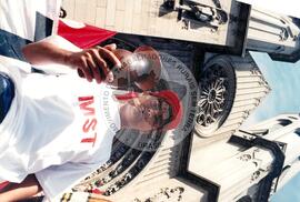 Chegada da Marcha Nacional à Brasília (Brasília-DF, fev. 1997) [fotografia] / Fotógrafo(a) : Douglas Mansur ; Paulo P. Lima. -- Ref.: BR-SPMST_MST-SN-CIN_AMP_001397-011034-MAC.