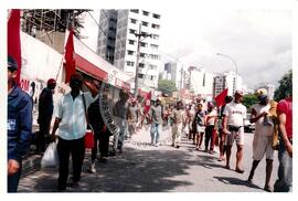 Marcha Sem Terra contra a prisão de 6 trabalhadores (São Paulo-SP, mar. 2000) [fotografia] / Fotógrafo(a) : Joaquim Duarte. -- Ref.: BR-SPMST_MST-SN-CIN_AMP_001426-011561-MAC.