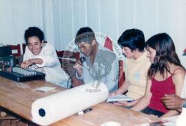 Oficina de Rádio (Cantagalo-PR, jul. 2002) [fotografia] / Fotógrafo(a) : Leticia Barqueta. -- Ref.: BR-SPMST_MST-SN-CIN_AMP_000689-003860-ARV.