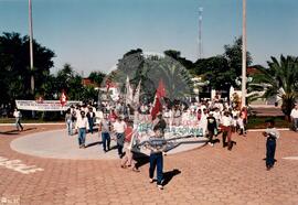 Caminhada do Pontal do Paranapanema (Presidente Prudente-SP, 24 jul. 1993) [fotografia] / Fotógrafo(a) : Bernardo Fernandes ; André Telles. -- Ref.: BR-SPMST_MST-SN-CIN_AMP_001429-011623-MAC.