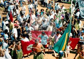 Acampamento " Nova Canudos" do MST (Porto Feliz-SP, 1999) [fotografia] / Fotógrafo(a) : Douglas Mansur. -- Ref.: BR-SPMST_MST-SN-CIN_AMP_000048-000418-ACP.