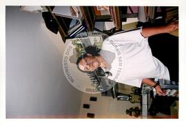 Leilão das peças da COOPEMARE (São Paulo (Estado), 24 nov. 1999) [fotografia] / Fotógrafo(a) : Fernando Braga. -- Ref.: BR-SPMST_MST-SN-CIN_AMP_000756-004996-CSS.