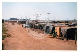 Acampamento "Guarantã" (São Paulo (Estado), jul. 1998) [fotografia] / Fotógrafo(a) : Douglas Mansur. -- Ref.: BR-SPMST_MST-SN-CIN_AMP_000045-000214-ACP.