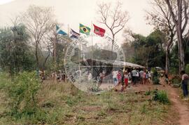 Brasiguais em acampamento do MST (Novo Horizonte de Sul-MS, 1992) [fotografia] / Fotógrafo(a) : Gianne Carvalho. -- Ref.: BR-SPMST_MST-SN-CIN_AMP_000021-000081-ACP.