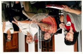 Semana Nacional de Cultura Brasileira e Reforma Agrária (Rio de Janeiro-RJ, 18 mar. 2002) [fotografia] / Fotógrafo(a) : Luciney Martins. -- Ref.: BR-SPMST_MST-SN-CIN_AMP_001823-013703-NDT.