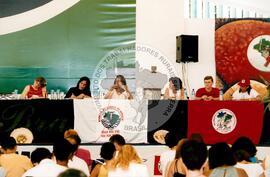 Seminário Nacional sobre Educação no Campo (Brasília-DF, 26 nov. 2002) [fotografia] / Fotógrafo(a) : Nivaldo Honório. -- Ref.: BR-SPMST_MST-SN-CIN_AMP_000113-000788-ACS.