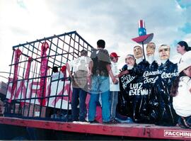 Congresso Nacional do MST, 4o (Distrito Federal (Brasil), 07 ago. 2000) [fotografia] / Fotógrafo(a) : Douglas Mansur ; Paula Reis ; João Zinclar. -- Ref.: BR-SPMST_MST-SN-CIN_AMP_000712-004563-CGR.