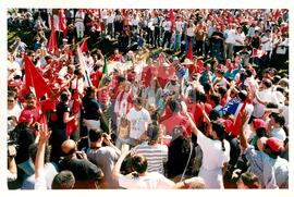 Inauguração do Monumento em homenagem a Antônio Tavares Pereira (Curitiba-PR, 01 mai. 2001) [fotografia] / Fotógrafo(a) : Douglas Mansur. -- Ref.: BR-SPMST_MST-SN-CIN_AMP_001025-008009-ELF.