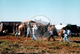 Visita a acampamento do MST [sem identificação] (Espírito Santo, [sem data]) [fotografia] / Fotógrafo(a) : Arquivo MST. -- Ref.: BR-SPMST_MST-SN-CIN_AMP_000006-000041-ACP.