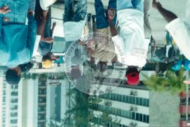 PM atirando em Sem terras (Recife-PE, 25 jul. 2000) [fotografia] / Fotógrafo(a) : Janeide Sousa. -- Ref.: BR-SPMST_MST-SN-CIN_AMP_001801-013001-VPP.