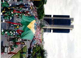 Chegada da Marcha Naciona à Brasília (Brasília-DF, 17 abr. 1997) [fotografia] / Fotógrafo(a) : Douglas Mansur. -- Ref.: BR-SPMST_MST-SN-CIN_AMP_001398-011090-MAC.