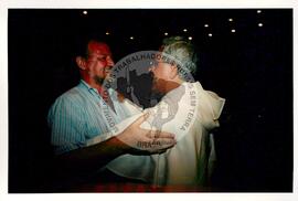 Tribunal Internacional dos Crimes do Latifúndio e da Política Governamental de Violação dos Direitos Humanos (Curitiba-PR, 02 mai. 2001) [fotografia] / Fotógrafo(a) : Douglas Mansur. -- Ref.: BR-SPMST_MST-SN-CIN_AMP_000134-000946-ACS.