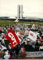 Chegada da Marcha Naciona à Brasília (Brasília-DF, 17 abr. 1997) [fotografia] / Fotógrafo(a) : Douglas Mansur. -- Ref.: BR-SPMST_MST-SN-CIN_AMP_001398-011094-MAC.