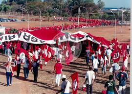 Congresso Nacional do MST, 4o (Distrito Federal (Brasil), 07 ago. 2000) [fotografia] / Fotógrafo(a) : Douglas Mansur ; Paula Reis ; João Zinclar. -- Ref.: BR-SPMST_MST-SN-CIN_AMP_000713-004572-CGR.