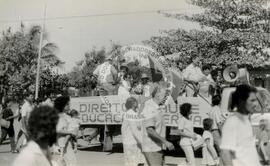 Manifestação Dia do Lavrador (Ouro Preto D'Oeste-RO, 25 jul. 1988) [fotografia] / Fotógrafo(a) : [sem autoria]. -- Ref.: BR-SPMST_MST-SN-CIN_AMP_000441-002557-AMT.