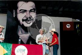 Encontro de Jovens do MST, na Ucicamp, 3o (Campinas-SP, 14 fev. 2001) [fotografia] / Fotógrafo(a) : Michelle Cafaldo. -- Ref.: BR-SPMST_MST-SN-CIN_AMP_000909-007070-ENJ.