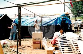 Acampamento "Nova Canudos" do MST (Porto Feliz-SP, fev. 1999) [fotografia] / Fotógrafo(a) : Douglas Mansur. -- Ref.: BR-SPMST_MST-SN-CIN_AMP_000047-000345-ACP.