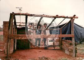 Acampamento do MST [sem identificação] (São Paulo (Estado), ago. 1990) [fotografia] / Fotógrafo(a) : Arquivo MST. -- Ref.: BR-SPMST_MST-SN-CIN_AMP_000041-000157-ACP.