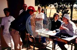Assentamento "Reunidas" do MST - atendimento odontológico (Promissão-SP, 11 jul. 1998) [fotografia] / Fotógrafo(a) : Arquivo MST. -- Ref.: BR-SPMST_MST-SN-CIN_AMP_000349-001667-ASS.