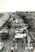 Caminhada pela Reforma Agrária (Campinas-SP, 01 mar. 1986) [fotografia] / Fotógrafo(a) : Douglas Mansur. -- Ref.: BR-SPMST_MST-SN-CIN_AMP_001424-011494-MAC.