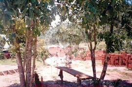 Assentamento "Justino" do MST - construção civil (Santa Catarina, [sem data]) [fotografia] / Fotógrafo(a) : Arquivo MST. -- Ref.: BR-SPMST_MST-SN-CIN_AMP_000203-001503-ASS.