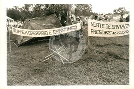 Congresso Nacional do MST, 2o (Distrito Federal (Brasil), 08 mai. 1990) [fotografia] / Fotógrafo(a) : Carlos Carvalho ; Douglas Mansur. -- Ref.: BR-SPMST_MST-SN-CIN_AMP_000702-004192-CGR.