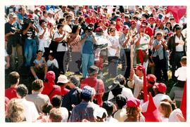 Inauguração do Monumento em homenagem a Antônio Tavares Pereira (Curitiba-PR, 01 mai. 2001) [fotografia] / Fotógrafo(a) : Douglas Mansur. -- Ref.: BR-SPMST_MST-SN-CIN_AMP_001025-007971-ELF.