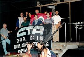 Embaixada brasileira no julgamento de José Rainha (Argentina, 1999) [fotografia] / Fotógrafo(a) : Carlos Calvo. -- Ref.: BR-SPMST_MST-SN-CIN_AMP_001091-008808-RIT.