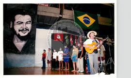 Encontro de Jovens do MST, na Ucicamp, 3o (Campinas-SP, 14 fev. 2001) [fotografia] / Fotógrafo(a) : Douglas Mansur. -- Ref.: BR-SPMST_MST-SN-CIN_AMP_000906-006898-ENJ.