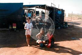 Acampamento "Nova Canudos" do MST (Porto Feliz-SP, fev. 1999) [fotografia] / Fotógrafo(a) : Douglas Mansur. -- Ref.: BR-SPMST_MST-SN-CIN_AMP_000047-000297-ACP.