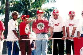 Chegada da Marcha Nacional à Brasília (Brasília-DF, fev. 1997) [fotografia] / Fotógrafo(a) : Douglas Mansur ; Paulo P. Lima. -- Ref.: BR-SPMST_MST-SN-CIN_AMP_001397-011024-MAC.