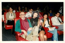 Entrevista coletiva com José Saramargo, Sebastião Salgado e Chico Buarque no "Espaço Urbano de Cinema" (São Paulo (Estado), 12 abr. 1997) [fotografia] / Fotógrafo(a) : Douglas Mansur. -- Ref.: BR-SPMST_MST-SN-CIN_AMP_000701-004177-ARV.