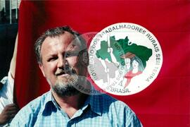 João Pedro Stédile (Brasil, [sem data]) [fotografia] / Fotógrafo(a) : Arquivo MST ; Cácia Cortez ; Débora Lerrer ; Douglas Mansur ; João Zinclar ; Luciney Martins ; Michelle Camafaldo. -- Ref.: BR-SPMST_MST-SN-CIN_AMP_001263-010537-LID.