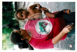 Semana Nacional de Cultura Brasileira e Reforma Agrária (Rio de Janeiro-RJ, 18 mar. 2002) [fotografia] / Fotógrafo(a) : João Laet. -- Ref.: BR-SPMST_MST-SN-CIN_AMP_001811-013102-NDT.