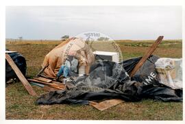 Acampamento "Guarantã" (São Paulo (Estado), jul. 1998) [fotografia] / Fotógrafo(a) : Douglas Mansur. -- Ref.: BR-SPMST_MST-SN-CIN_AMP_000045-000217-ACP.
