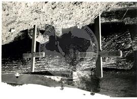 Sepulturas de Wantuil Dias Paes e João Dias Paes (Miradouro-MG, 23 mar. 1986) [fotografia] / Fotógrafo(a) : Arquivo MST. -- Ref.: BR-SPMST_MST-SN-CIN_AMP_001746-012848-VPP.