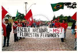 Inauguração do Monumento em homenagem a Antônio Tavares Pereira (Curitiba-PR, 01 mai. 2001) [fotografia] / Fotógrafo(a) : Douglas Mansur. -- Ref.: BR-SPMST_MST-SN-CIN_AMP_001027-008103-ELF.