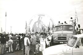 Caminhada pala Reforma Agrária (Presidente Prudente-SP, 24 jul. 1993) [fotografia] / Fotógrafo(a) : Ademir Castelani ; Bernardo Fernandes ; Fabiana Ferrarini. -- Ref.: BR-SPMST_MST-SN-CIN_AMP_001422-011474-MAC.