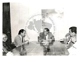 Audiência do MST com o Ministro Nelson Ribeiro MIRAD (Distrito Federal (Brasil), 19 ago. 1985) [fotografia] / Fotógrafo(a) : Eni Nantes da Cruz. -- Ref.: BR-SPMST_MST-SN-CIN_AMP_000622-003508-ARV.