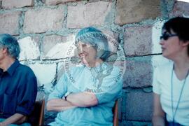 Visita de Joan Jara ao acampamento "Viamão" do MST (Rio Grande do Sul, [sem data]) [fotografia] / Fotógrafo(a) : Sara Feitosa. -- Ref.: BR-SPMST_MST-SN-CIN_AMP_000665-003733-ARV.